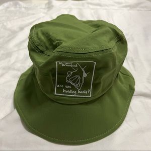 Green embroidered graphic bucket hat